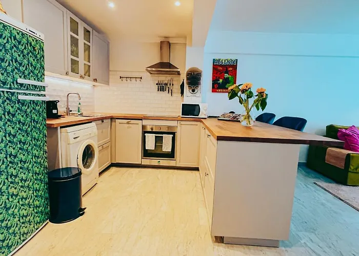 Elegant, Spacious, Central Nice