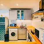 아파트 Elegant, Spacious, Central *