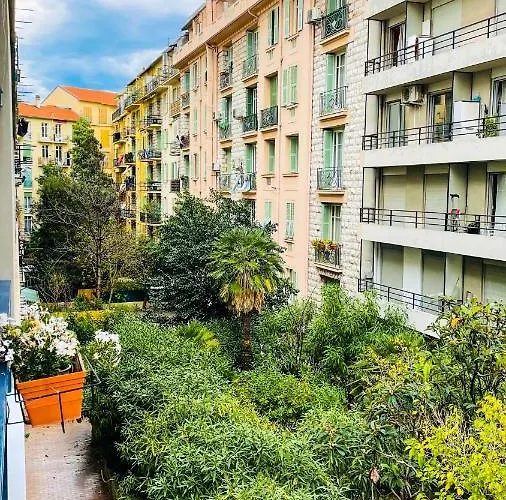 Elegant, Spacious, Central Apartment *